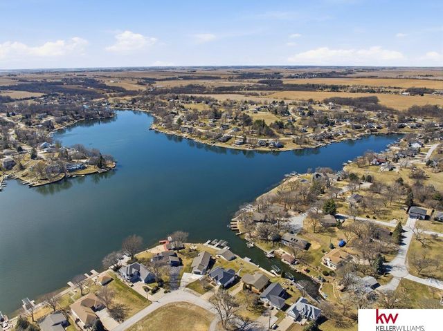 1138 Beaver Lake Boulevard, Plattsmouth, NE 68048