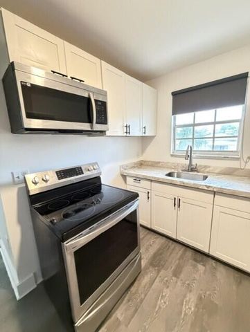 1052 NW 4TH Street 4, Miami, FL 33128