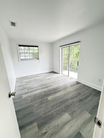 1052 NW 4TH Street 4, Miami, FL 33128