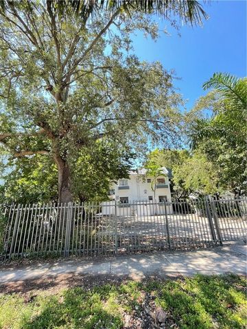 1052 NW 4TH Street 4, Miami, FL 33128