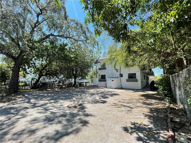 1052 NW 4TH Street 4, Miami, FL 33128