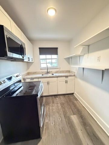 1052 NW 4TH Street 4, Miami, FL 33128
