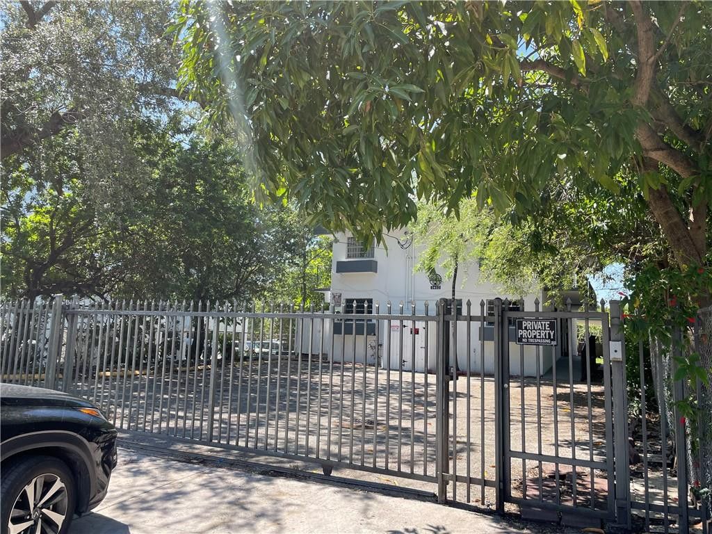 1052 NW 4TH Street 4, Miami, FL 33128