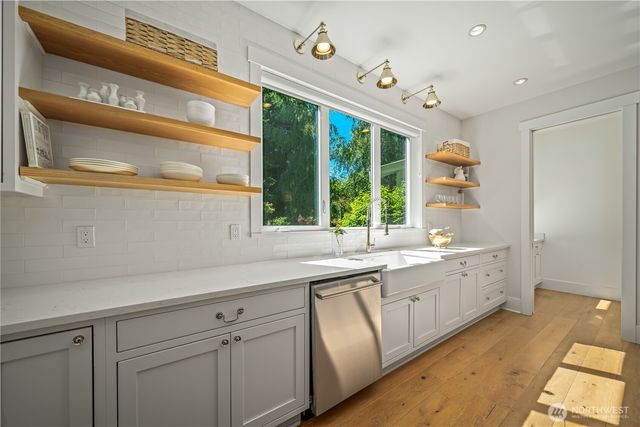 5027 48th Avenue NE, Seattle, WA 98105