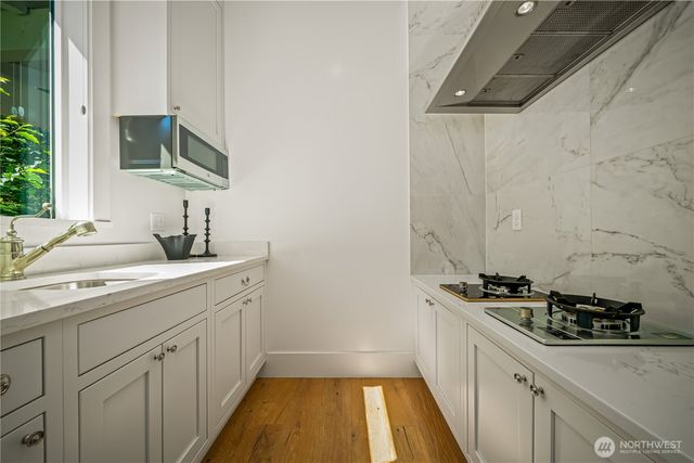 5027 48th Avenue NE, Seattle, WA 98105