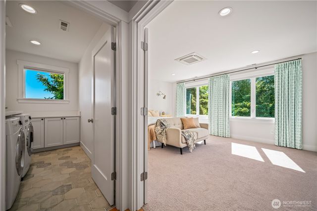 5027 48th Avenue NE, Seattle, WA 98105