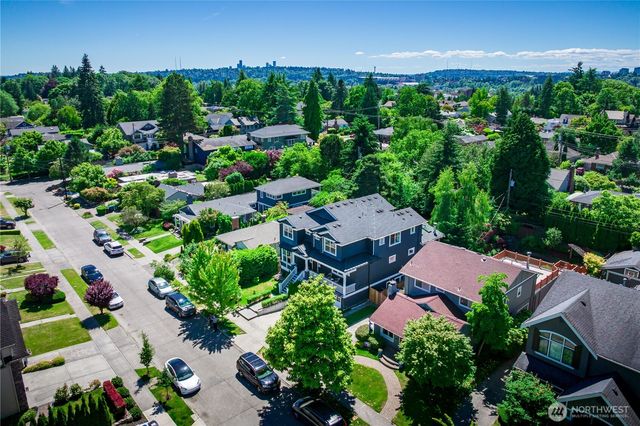 5027 48th Avenue NE, Seattle, WA 98105