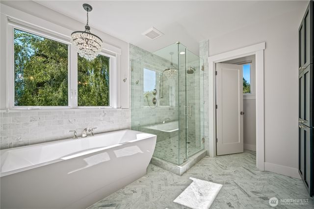 5027 48th Avenue NE, Seattle, WA 98105