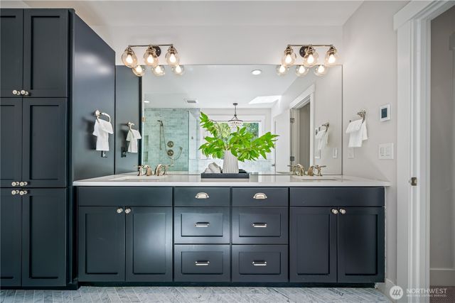 5027 48th Avenue NE, Seattle, WA 98105