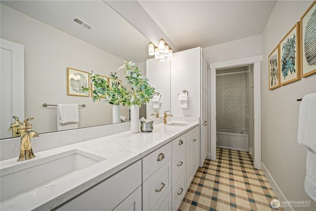 5027 48th Avenue NE, Seattle, WA 98105