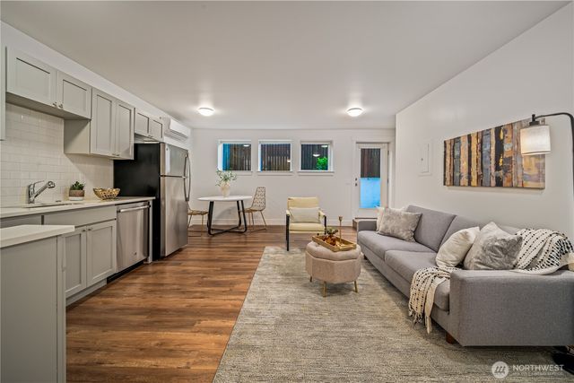 5027 48th Avenue NE, Seattle, WA 98105