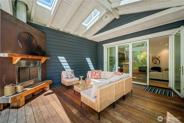 5027 48th Avenue NE, Seattle, WA 98105