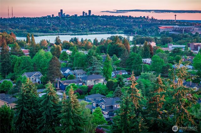 5027 48th Avenue NE, Seattle, WA 98105