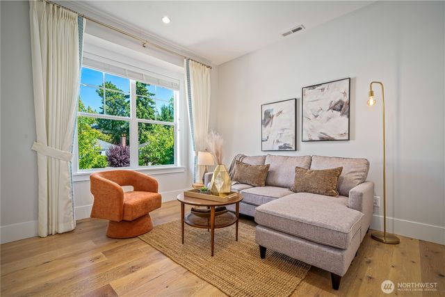5027 48th Avenue NE, Seattle, WA 98105
