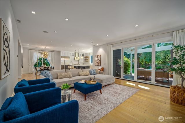 5027 48th Avenue NE, Seattle, WA 98105