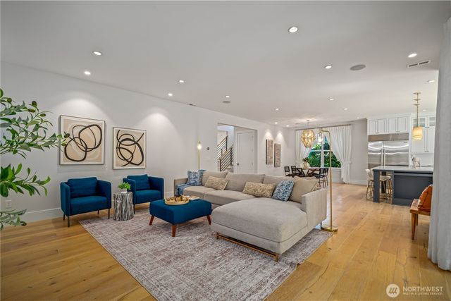 5027 48th Avenue NE, Seattle, WA 98105