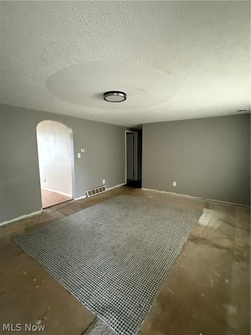 7660 Lakefield Street, Louisville, OH 44641