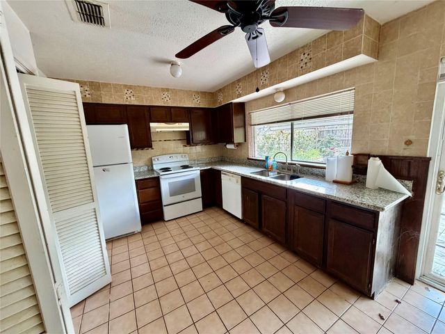 1119 Pinecroft Drive, Sugar Land, TX 77498