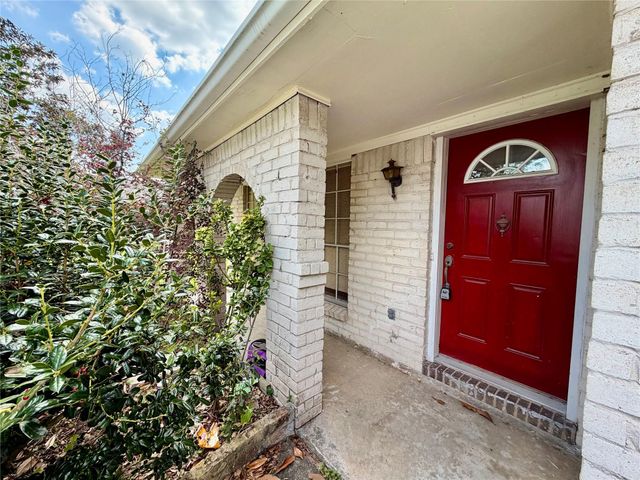 1119 Pinecroft Drive, Sugar Land, TX 77498