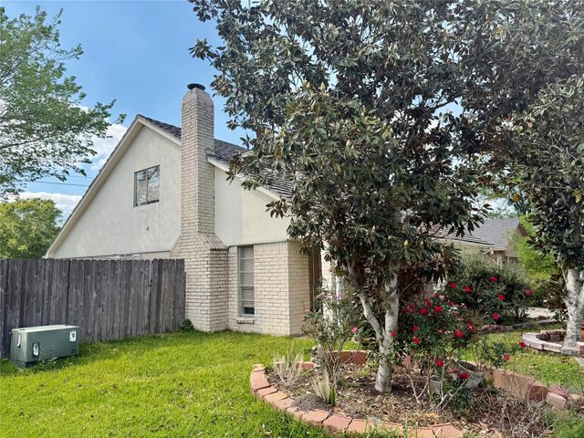 1119 Pinecroft Drive, Sugar Land, TX 77498