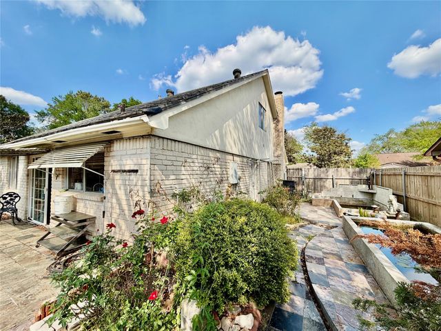 1119 Pinecroft Drive, Sugar Land, TX 77498