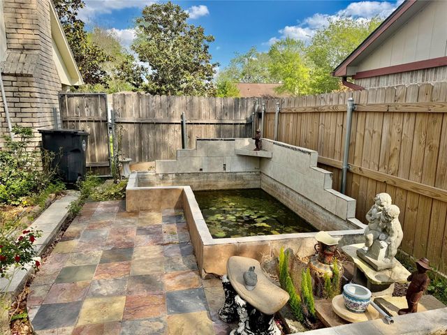 1119 Pinecroft Drive, Sugar Land, TX 77498