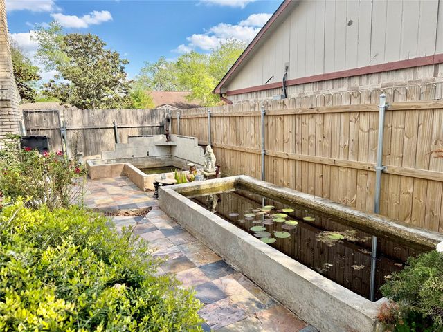 1119 Pinecroft Drive, Sugar Land, TX 77498