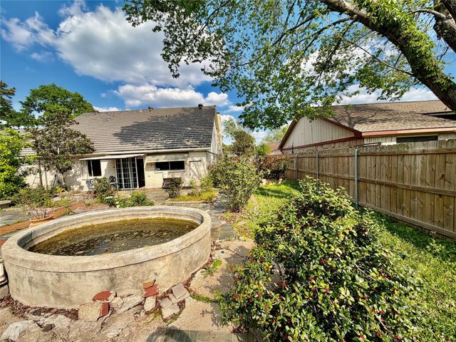 1119 Pinecroft Drive, Sugar Land, TX 77498