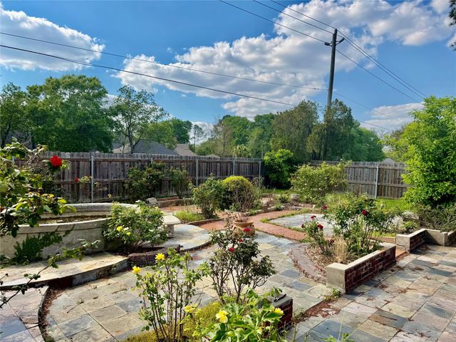 1119 Pinecroft Drive, Sugar Land, TX 77498