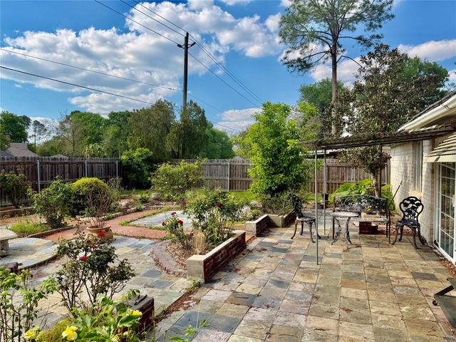 1119 Pinecroft Drive, Sugar Land, TX 77498