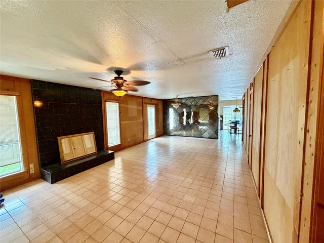 1119 Pinecroft Drive, Sugar Land, TX 77498