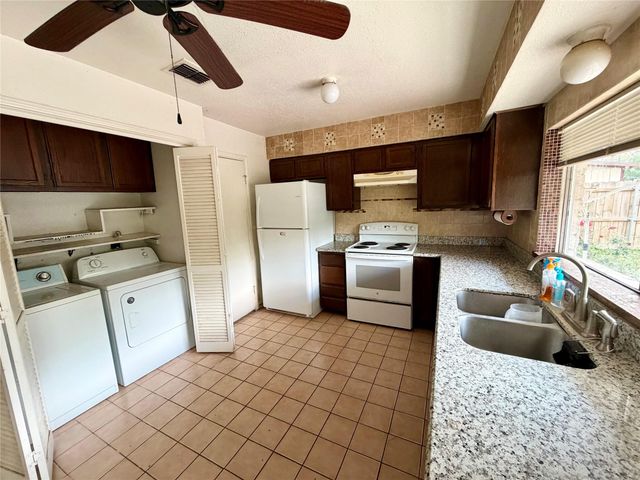 1119 Pinecroft Drive, Sugar Land, TX 77498