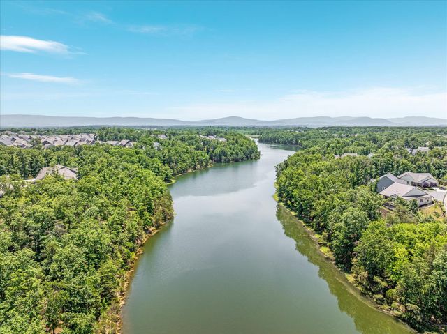 124 NANDINA PL, Lake Frederick, VA 22630