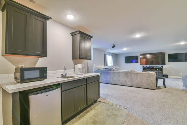 3739 N Pepper Ridge, Wichita, KS 67205