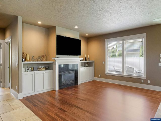 5489 Salal St SE, Salem, OR 97306
