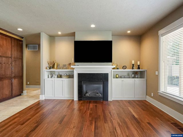 5489 Salal St SE, Salem, OR 97306