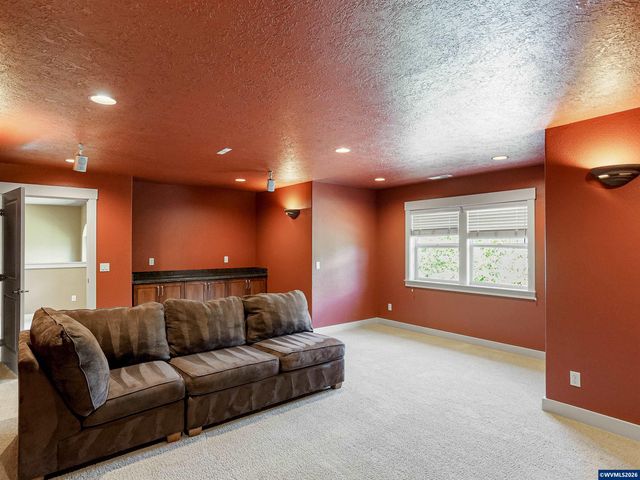 5489 Salal St SE, Salem, OR 97306