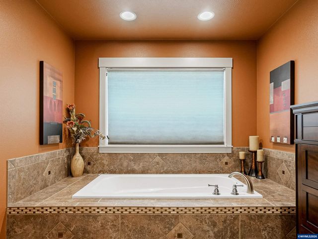 5489 Salal St SE, Salem, OR 97306