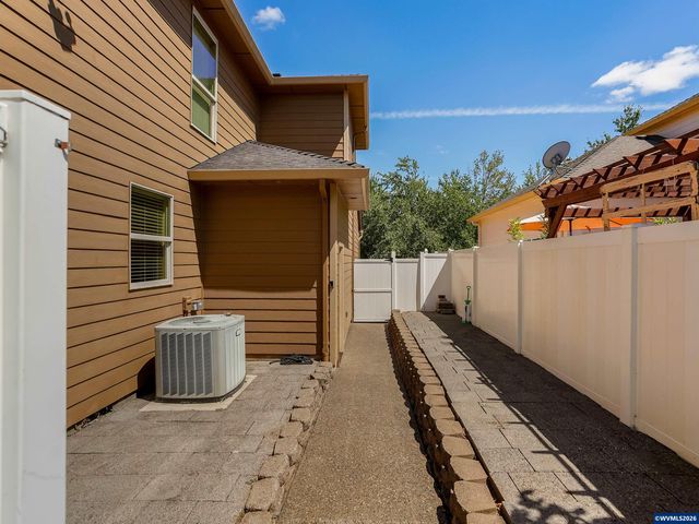 5489 Salal St SE, Salem, OR 97306