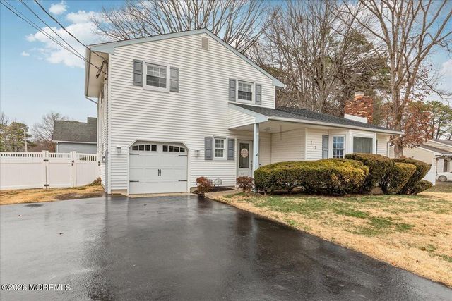 13 Ellingham Avenue, Monroe, NJ 08831