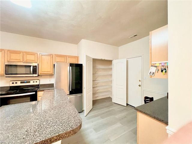 3692 Crofts Pride DR, Virginia Beach, VA 23453