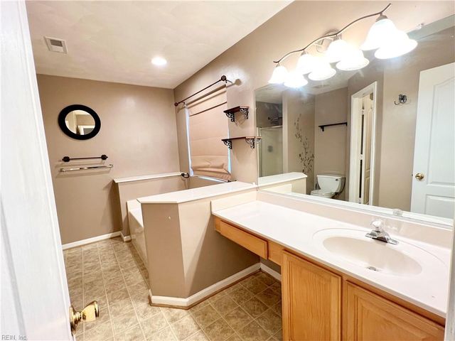 3692 Crofts Pride DR, Virginia Beach, VA 23453