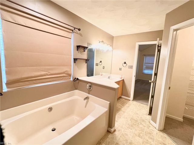 3692 Crofts Pride DR, Virginia Beach, VA 23453