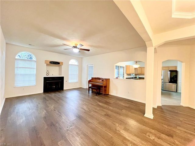 3692 Crofts Pride DR, Virginia Beach, VA 23453