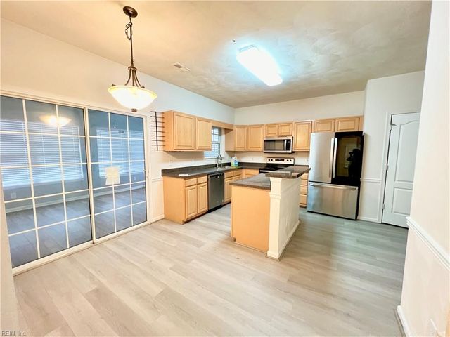 3692 Crofts Pride DR, Virginia Beach, VA 23453