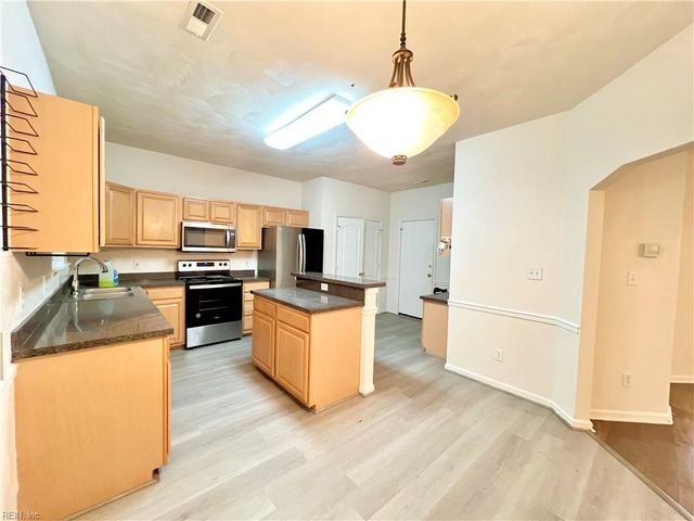 3692 Crofts Pride DR, Virginia Beach, VA 23453