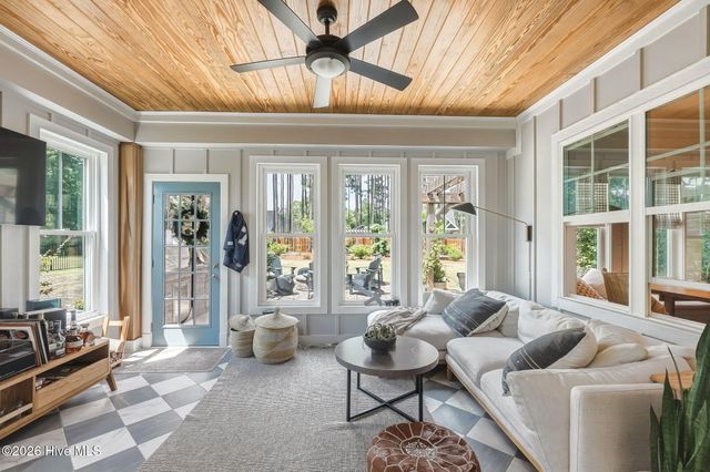 699 Crown Pointe Drive, Hampstead, NC 28443