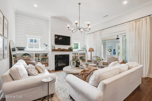 699 Crown Pointe Drive, Hampstead, NC 28443