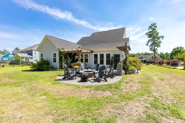 699 Crown Pointe Drive, Hampstead, NC 28443