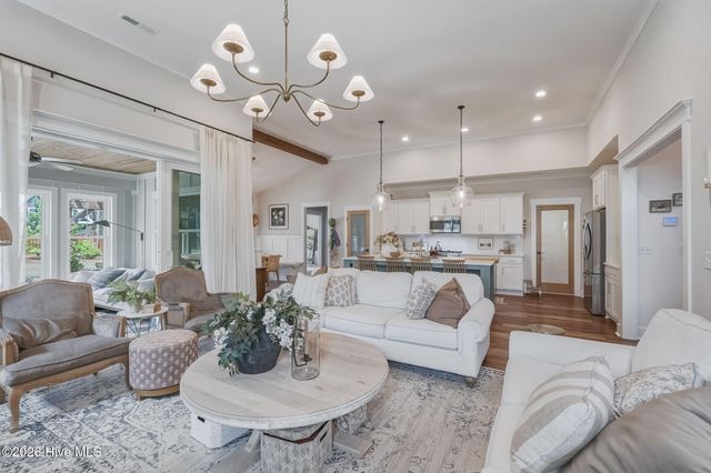 699 Crown Pointe Drive, Hampstead, NC 28443